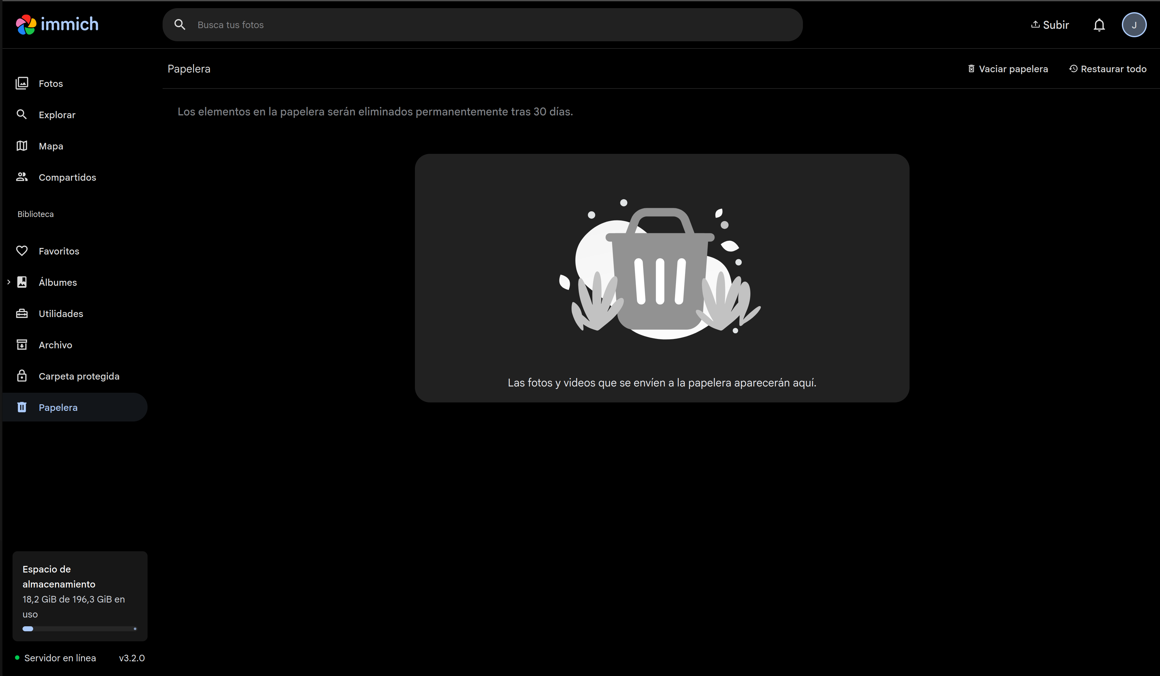 Interfaz web de Immich ejecutándose en el servidor doméstico